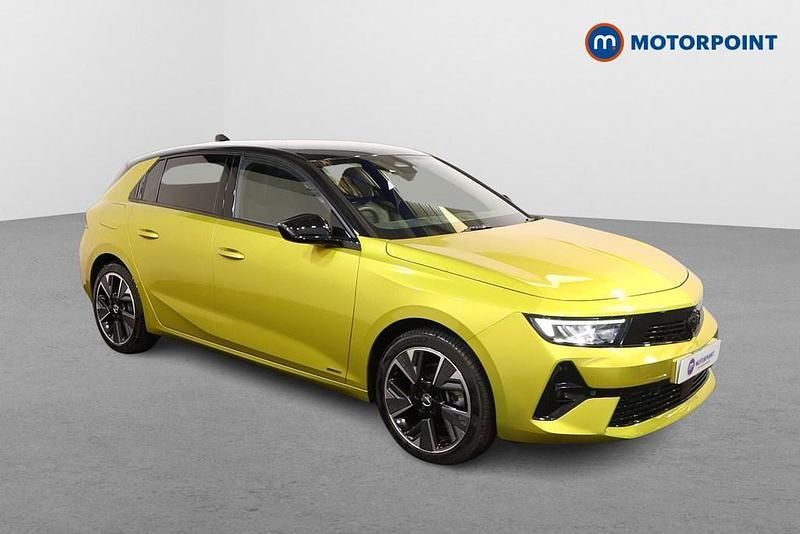 Yellow/black Used 2024 Vauxhall Astra Hatchback | £18,999 (Super price) - Image 1/4