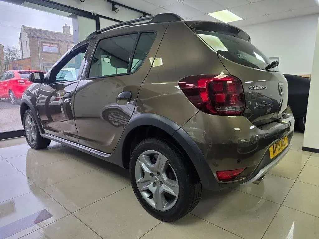 Used Dacia Sandero Comfort 95 HP (69 kW) 2019 Brown Hatchback