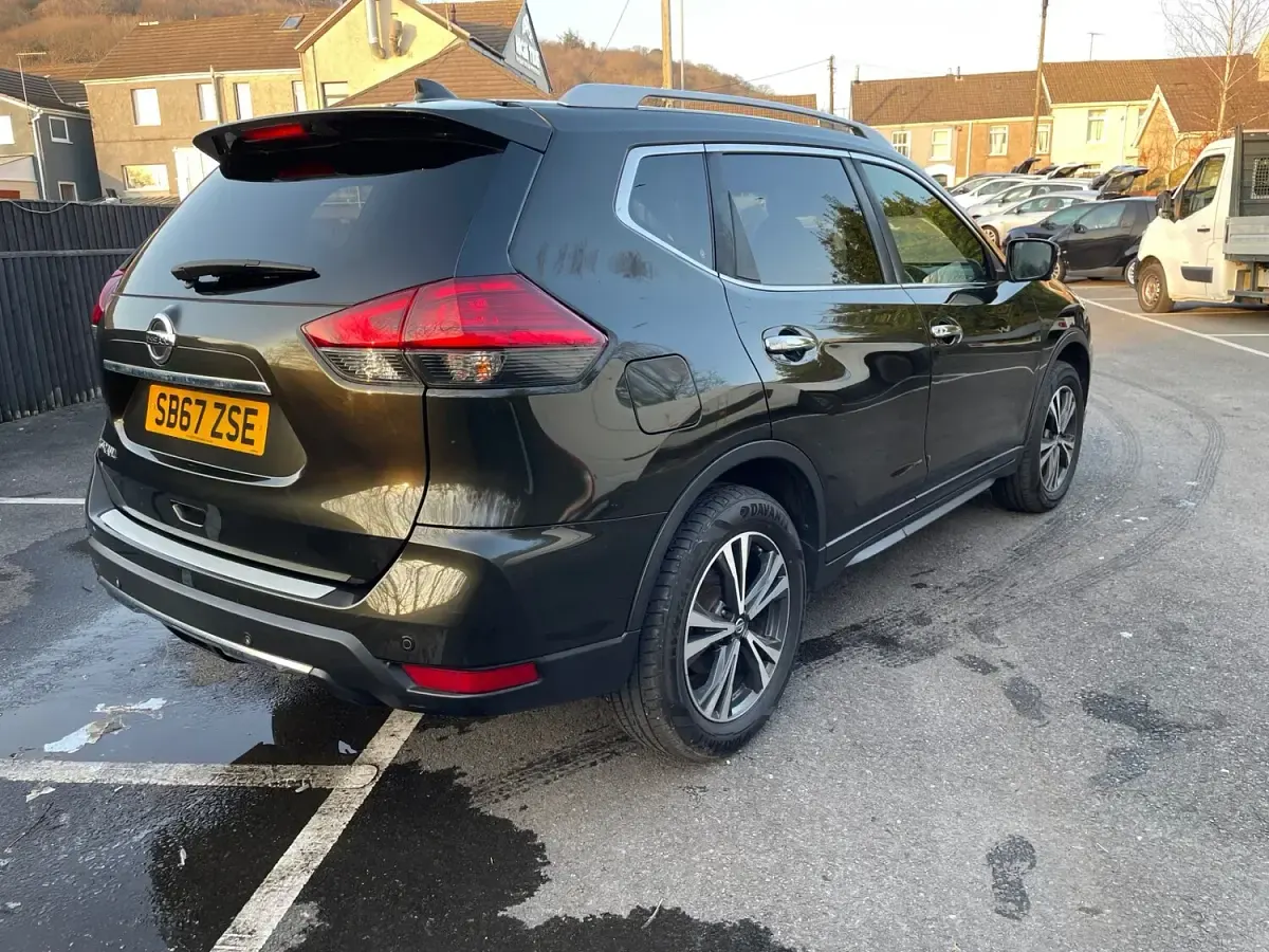 Used Nissan X-Trail N-Connecta 130 HP (95 kW) 2018 Green SUV