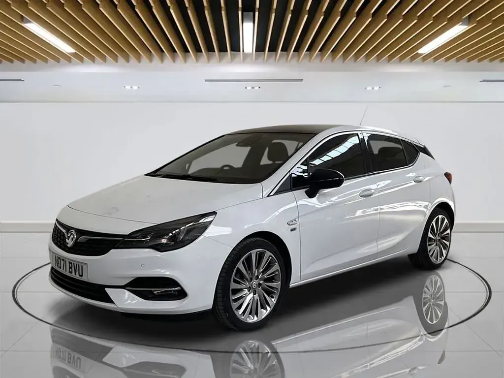 Used Vauxhall Astra Edition 145 HP (106 kW) 2021 White Hatchback
