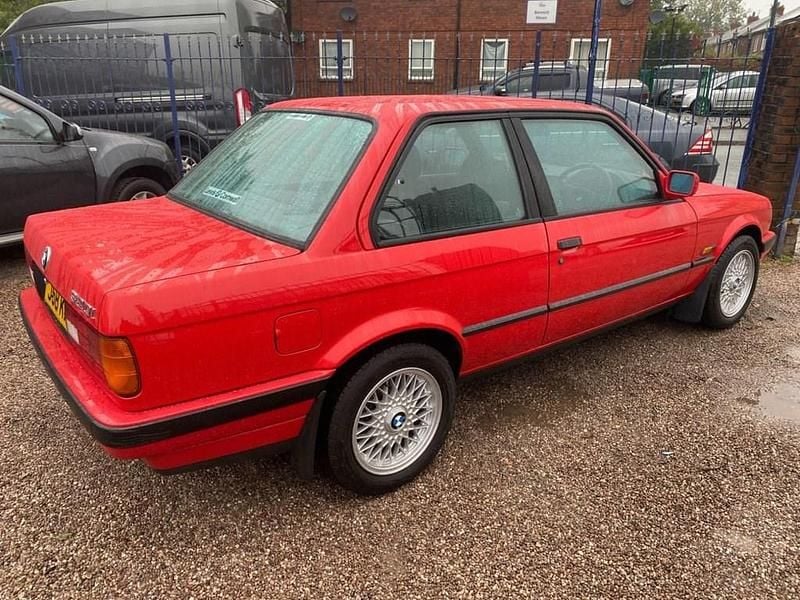 Used BMW 320 129 HP (94 kW) 1991 Red Sedan