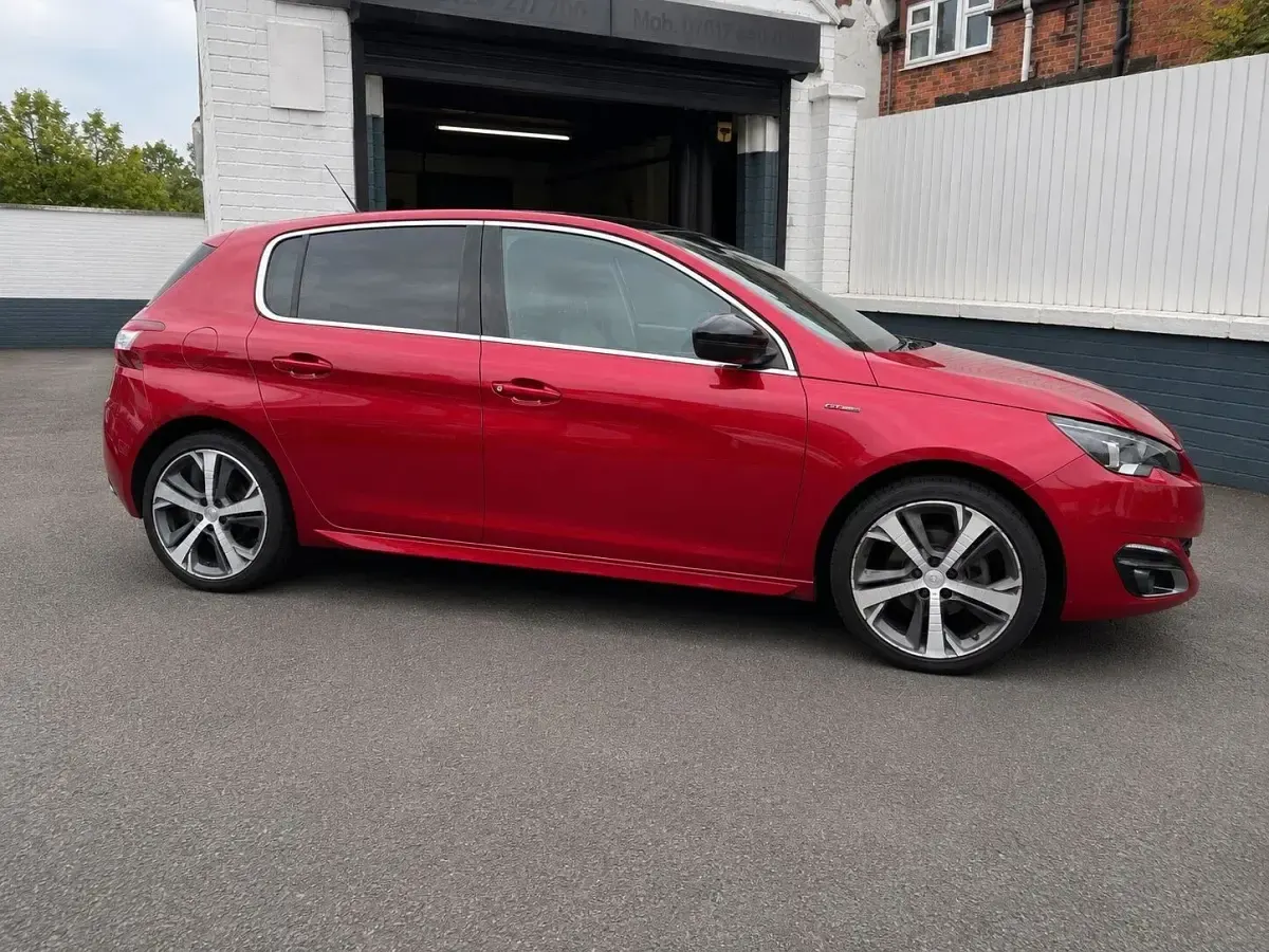 Used Peugeot 308 GT-line 2015 Red Hatchback