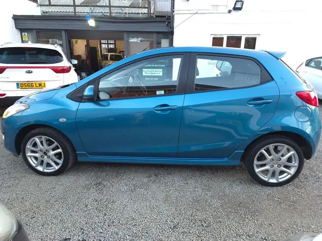Used Mazda 2 Inclusive 102 HP (75 kW) 2011 Blue Hatchback
