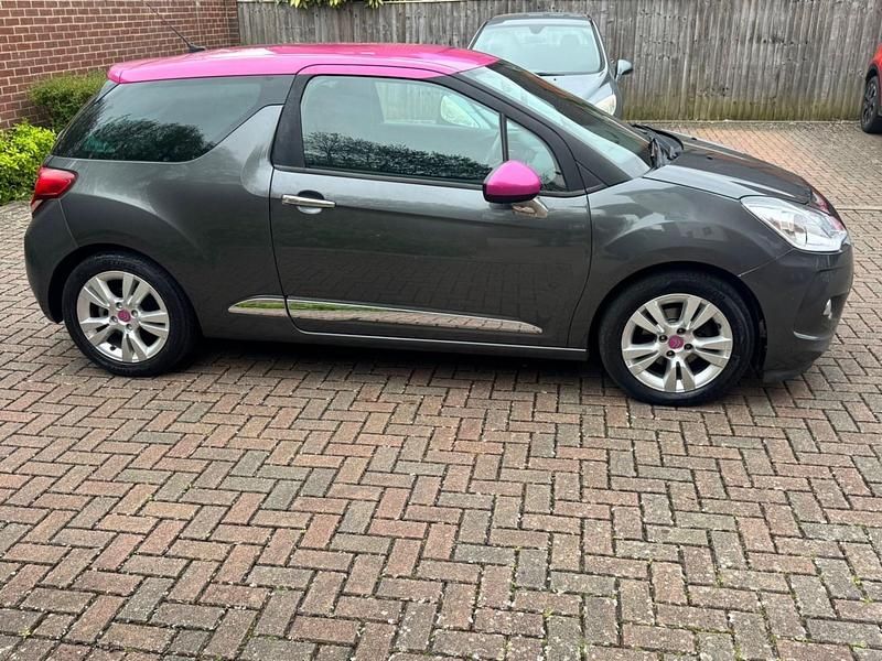 Usado Citroën DS3 120 HP (88 kW) 2012 Cinzento Citadino