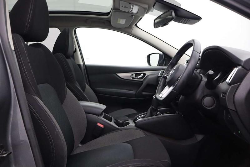 Used Nissan Qashqai N-Connecta 160 HP (117 kW) 2019 Grey SUV