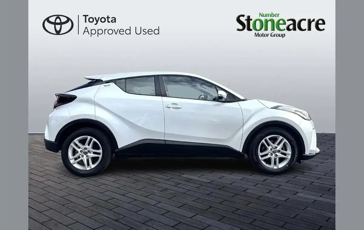 Used Toyota C-HR 120 HP (88 kW) 2023 White SUV