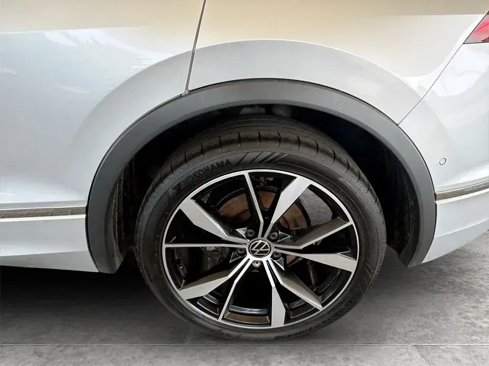 Used VW Tiguan R-line 200 HP (147 kW) 2021 Silver SUV