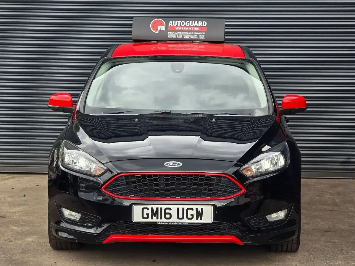 Used Ford Focus Zetec 182 HP (133 kW) 2016 Black Hatchback