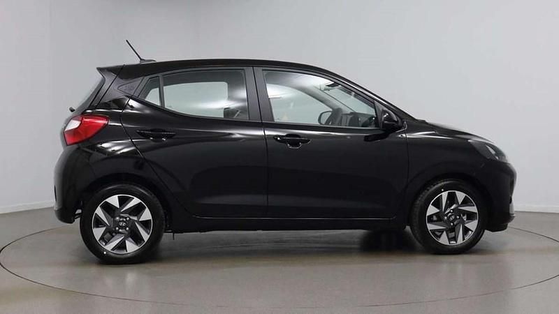 Used Hyundai i10 Advanced 62 HP (45 kW) 2024 Black Hatchback