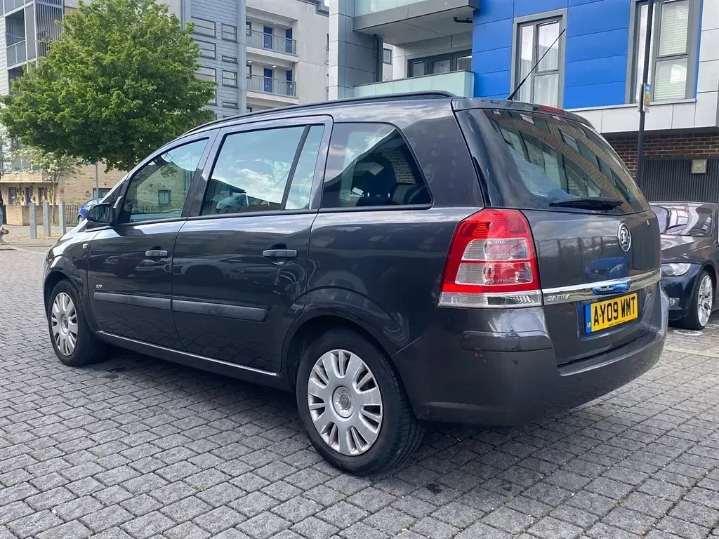 Używany Vauxhall Zafira 115 KM (84 kW) 2009 Szary Minivan