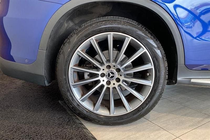 Used Mercedes GLC250 AMG Line Premium 204 HP (150 kW) 2018 Brilliant blue Estate