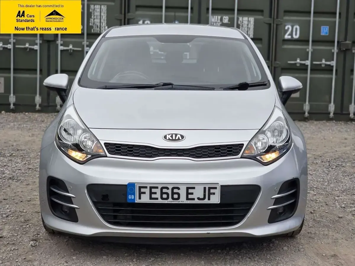 Used Kia Rio 107 HP (78 kW) 2016 Silver Hatchback