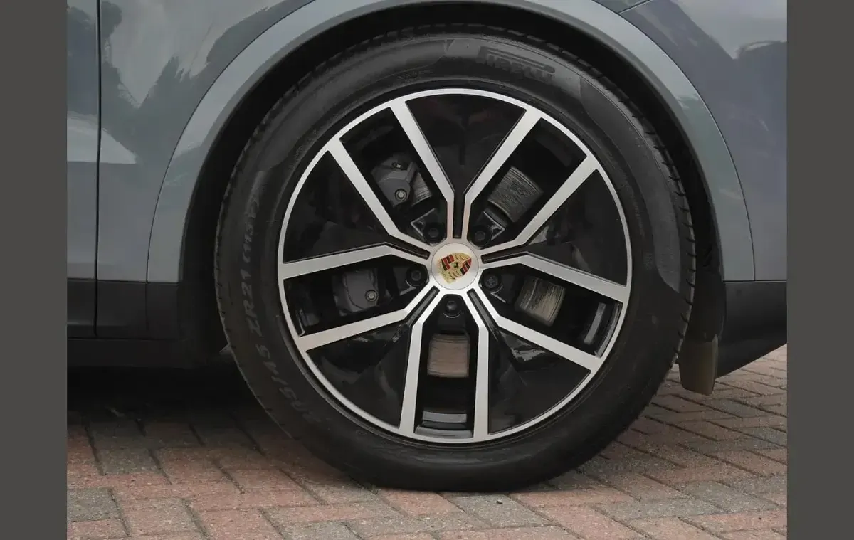 Used Porsche Cayenne 464 HP (341 kW) 2024 Grey SUV
