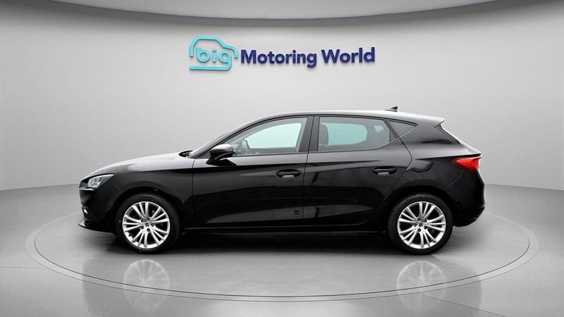 Used Seat Leon SE Dynamic 131 HP (96 kW) 2023 Black Hatchback