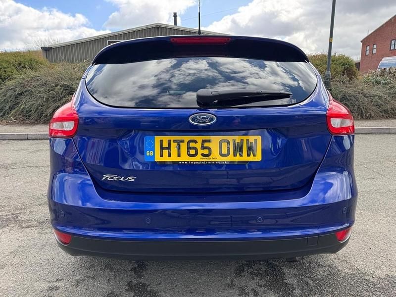 Used Ford Focus Titanium 125 HP (91 kW) 2016 Blue Hatchback