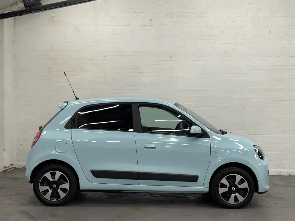 Used Renault Twingo Play 70 HP (51 kW) 2015 Blue Hatchback