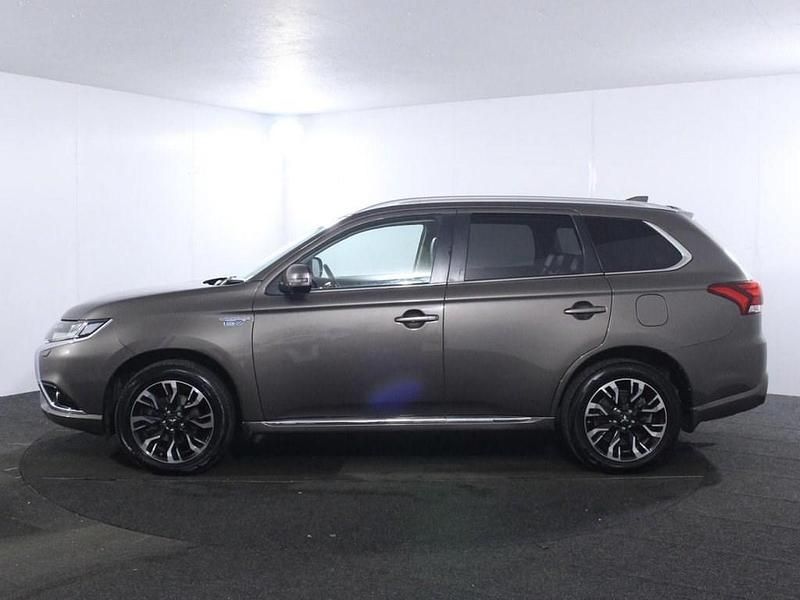 Used Mitsubishi Outlander P-HEV 200 HP (147 kW) 2018 Brown SUV