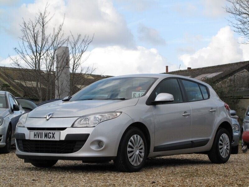 Used Renault Mégane III Expression 110 HP (80 kW) 2011 Silver Hatchback