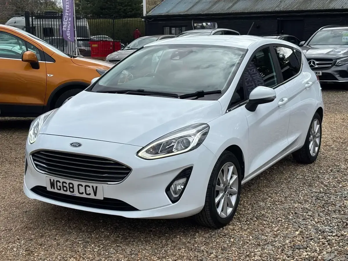 Used Ford Fiesta Titanium 125 HP (91 kW) 2018 White Hatchback