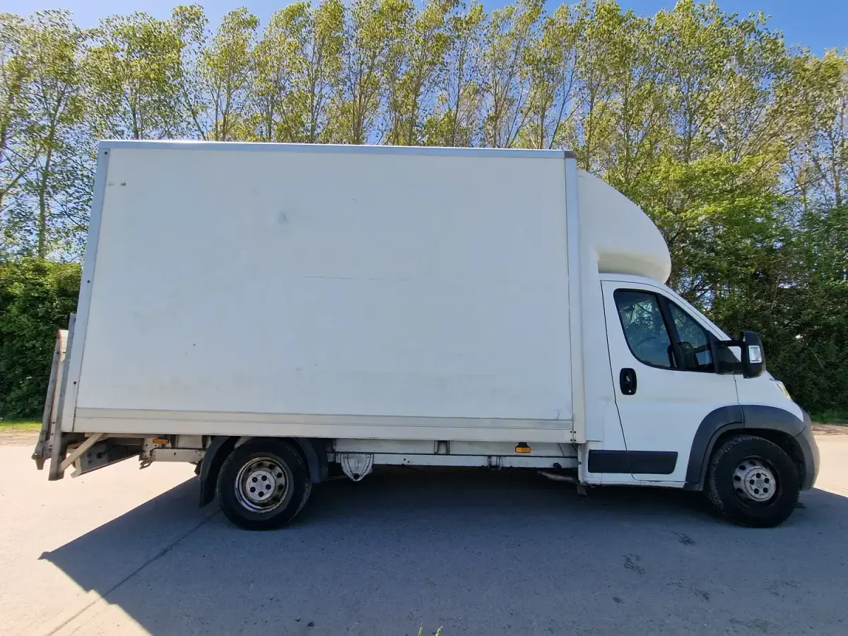 Usado Citroën Relay 160 HP (117 kW) 2016 Branco Van