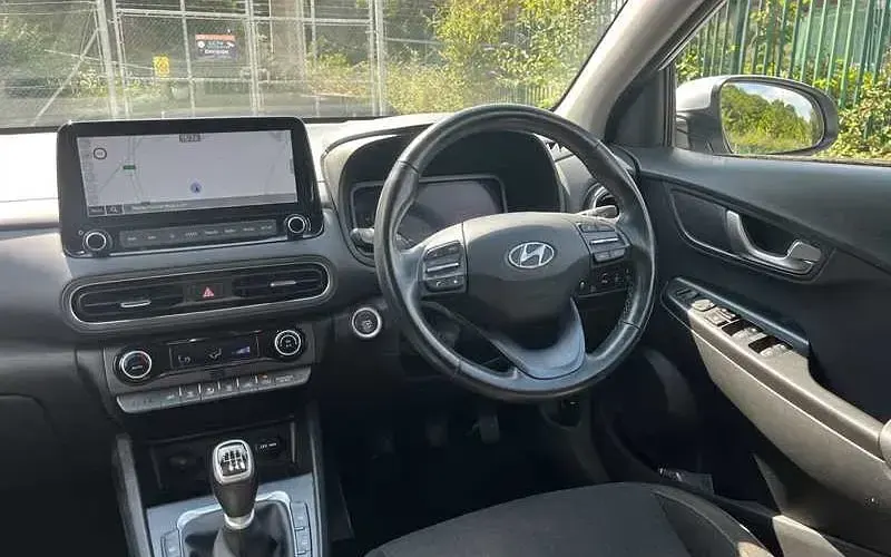 Used Hyundai Kona Premium 120 HP (88 kW) 2023 White SUV