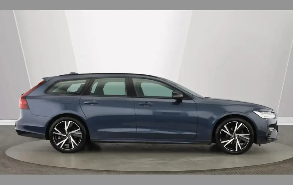 Used Volvo V90 Plus 194 HP (142 kW) 2023 Blue Estate