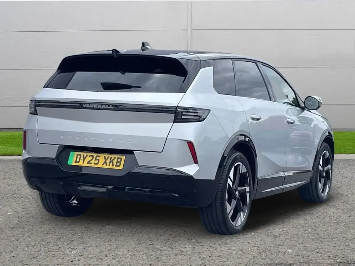 Used Vauxhall Grandland Ultimate 154 kW (210 HP) 2025 Grey SUV