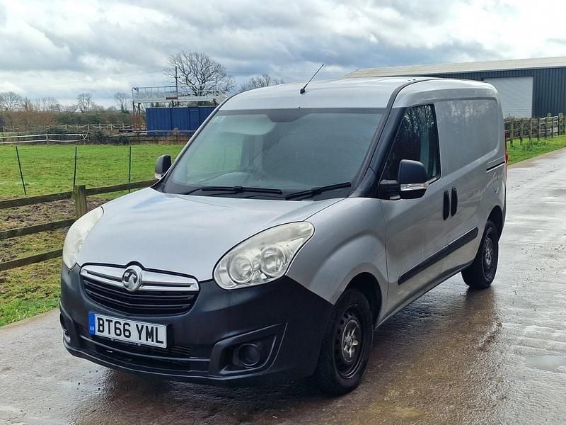 Used Vauxhall Combo 90 HP (66 kW) 2016 Silver MPV