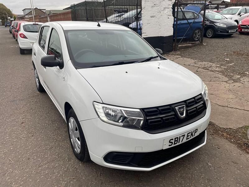 Used Dacia Sandero Ambiance 90 HP (66 kW) 2017 White Hatchback