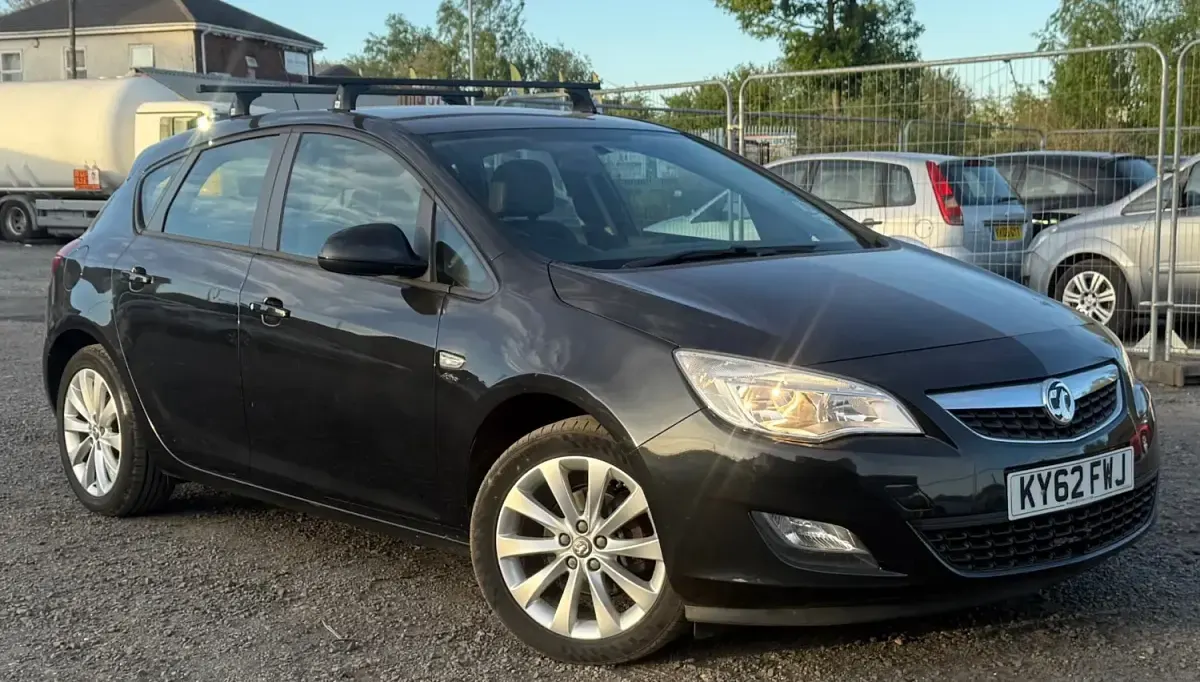 Begagnad Vauxhall Astra Active 2012 Svart Halvkombi