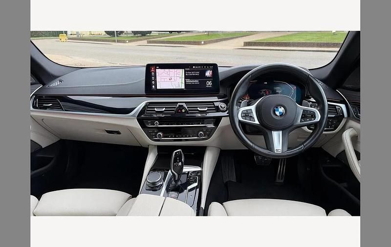 Used BMW 520 M Sport 187 HP (137 kW) 2023 Red Estate
