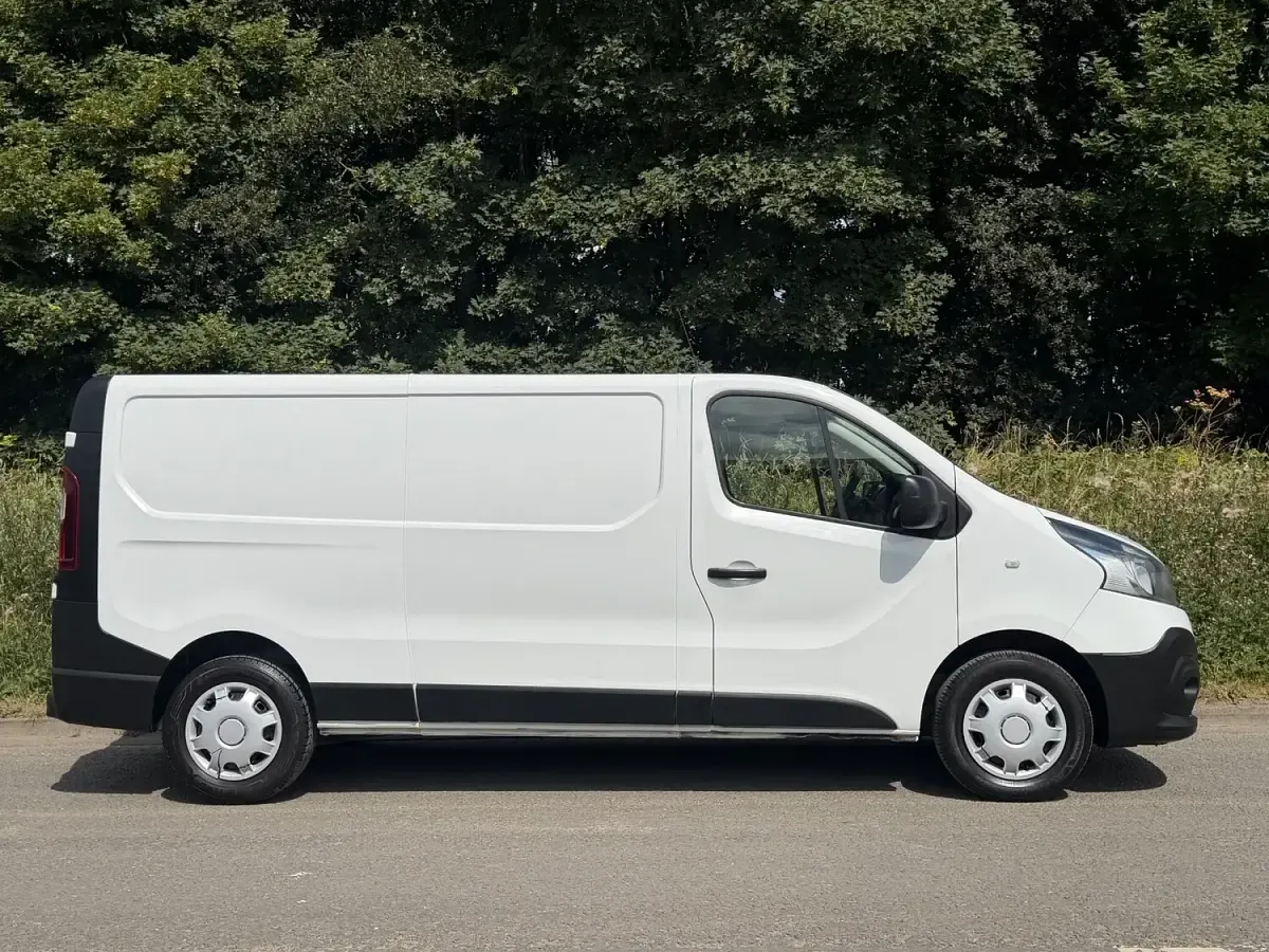 Used Renault Trafic Business 114 HP (83 kW) 2015 White MPV