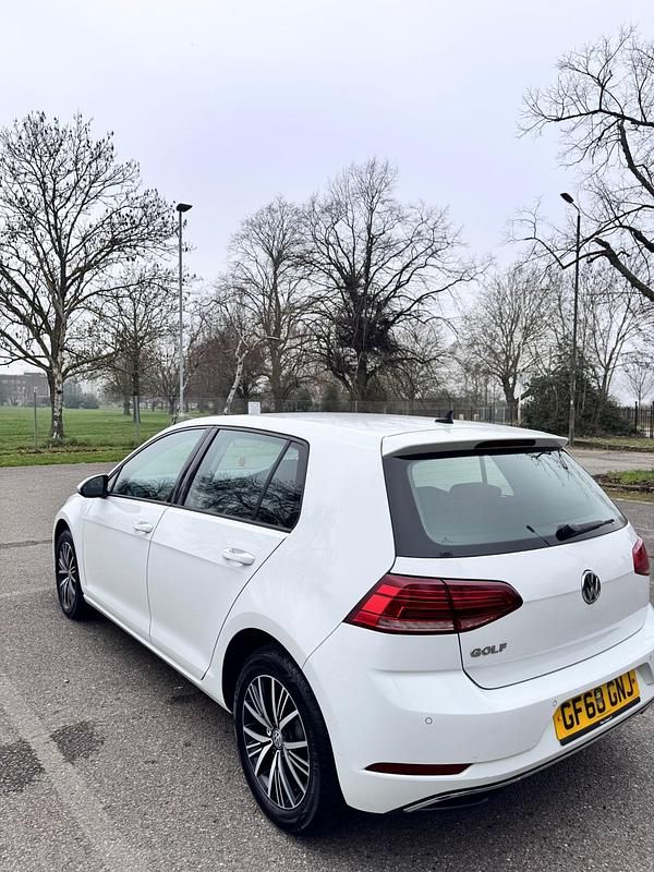 Used VW Golf VII SE 2018 White Hatchback