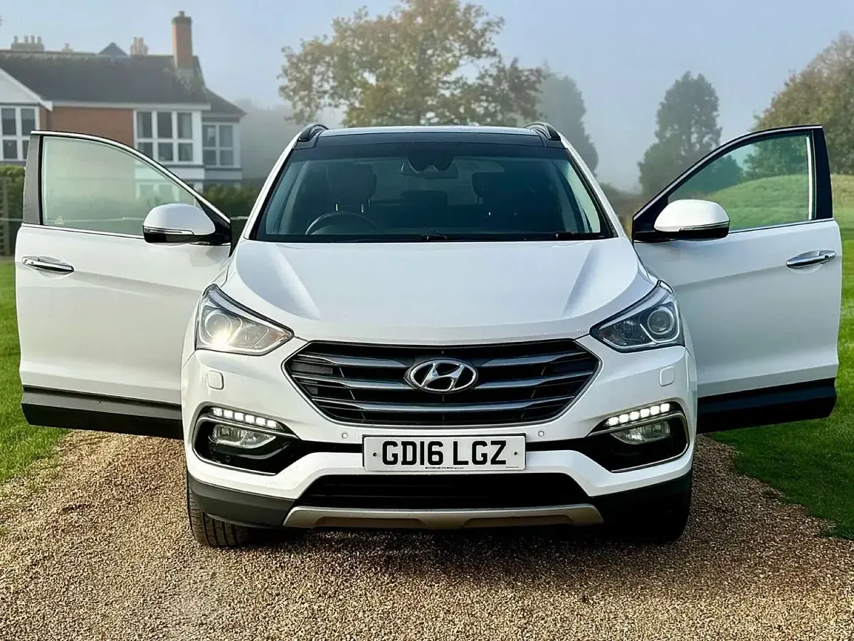 Used Hyundai Santa Fe Premium SE 200 HP (147 kW) 2016 White SUV