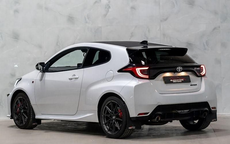 Used Toyota Yaris 272 HP (200 kW) 2021 White Hatchback