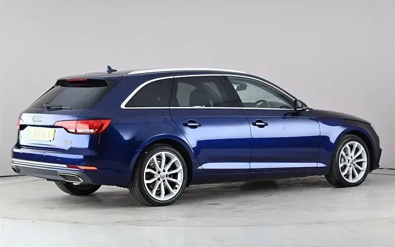 Usado Audi A4 Sport 190 HP (139 kW) 2019 Azul Carrinha