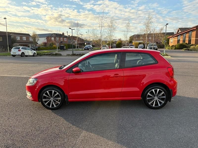 Used VW Polo SE 90 HP (66 kW) 2015 Red Hatchback