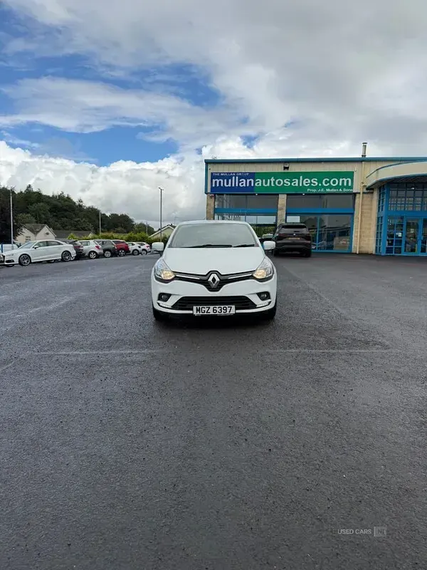 Used Renault Clio Iconic 2019 White Hatchback