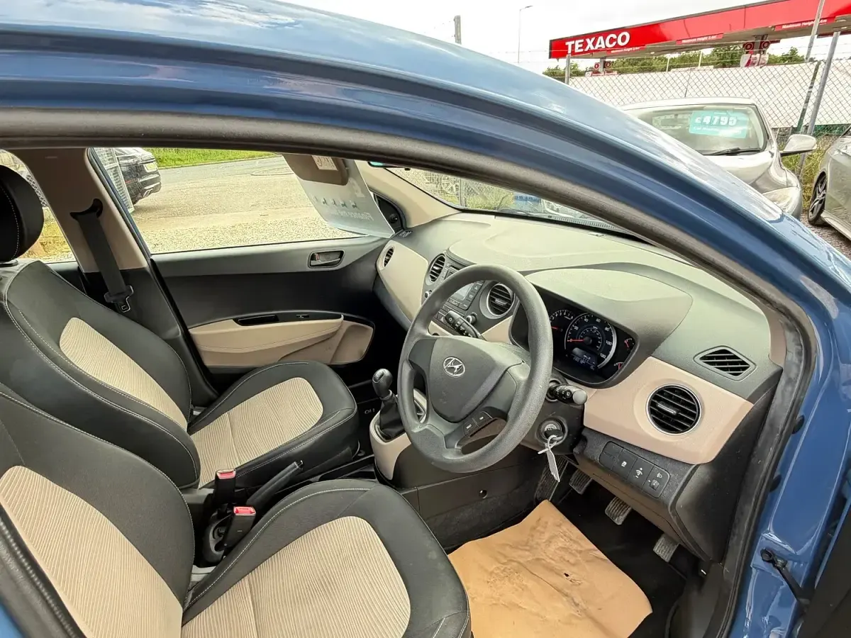 Used Hyundai i10 67 HP (49 kW) 2015 Blue Hatchback