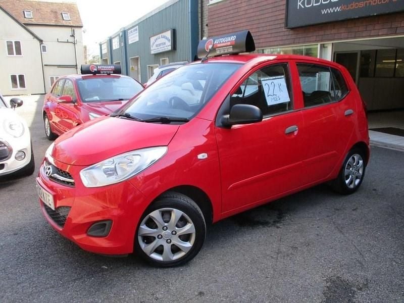 Used Hyundai i10 Classic 85 HP (62 kW) 2012 Red Hatchback