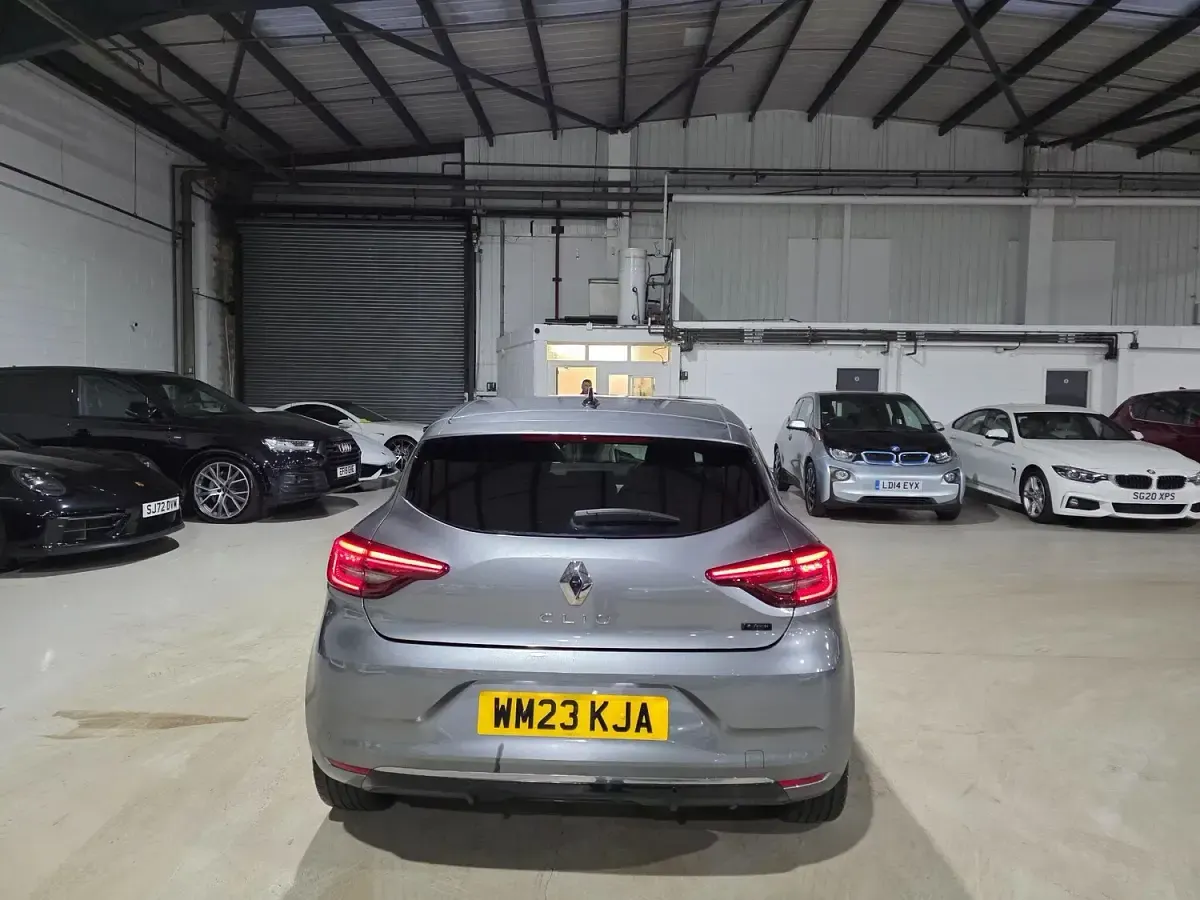 Used Renault Clio Techno 142 HP (104 kW) 2023 Grey Hatchback