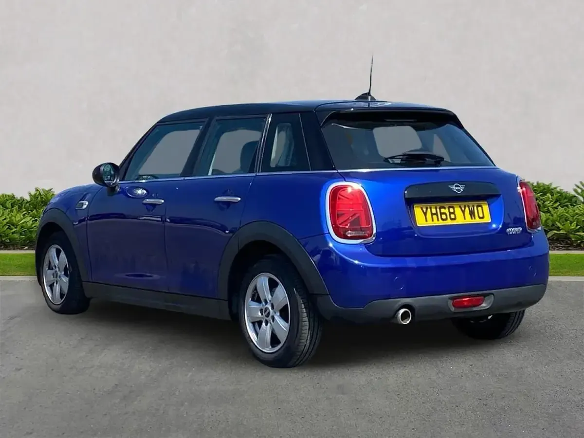 Used Mini Cooper Hatch 136 HP (100 kW) 2018 Blue Hatchback