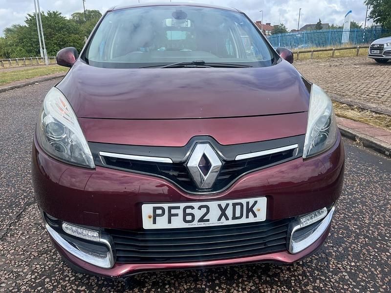 Red Used 2012 Renault Scénic III Dynamique MPV | £2,699 (Fair price) - Image 1/4