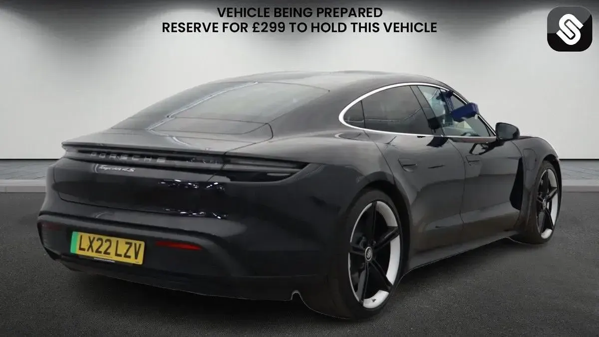 Usado Porsche Taycan Performance Package 419 kW (571 HP) 2022 Preto Sedan