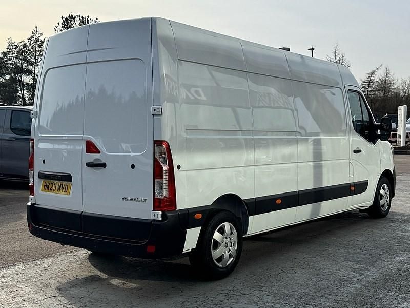 Used Renault Master Business 135 HP (99 kW) 2023 White MPV
