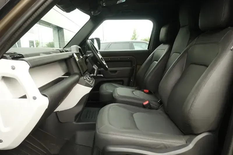 Used Land Rover Defender HSE Dynamic 2025 Brown SUV