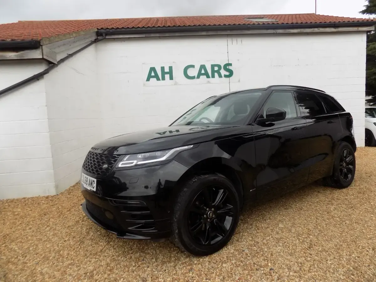 Used Land Rover Range Rover Velar SE Dynamic 180 HP (132 kW) 2019 Black SUV