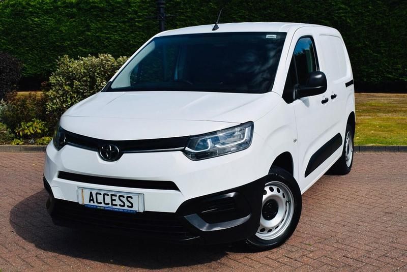 White Used 2022 Toyota Proace Active Van | £8,995 (Fair price) - Image 1/4