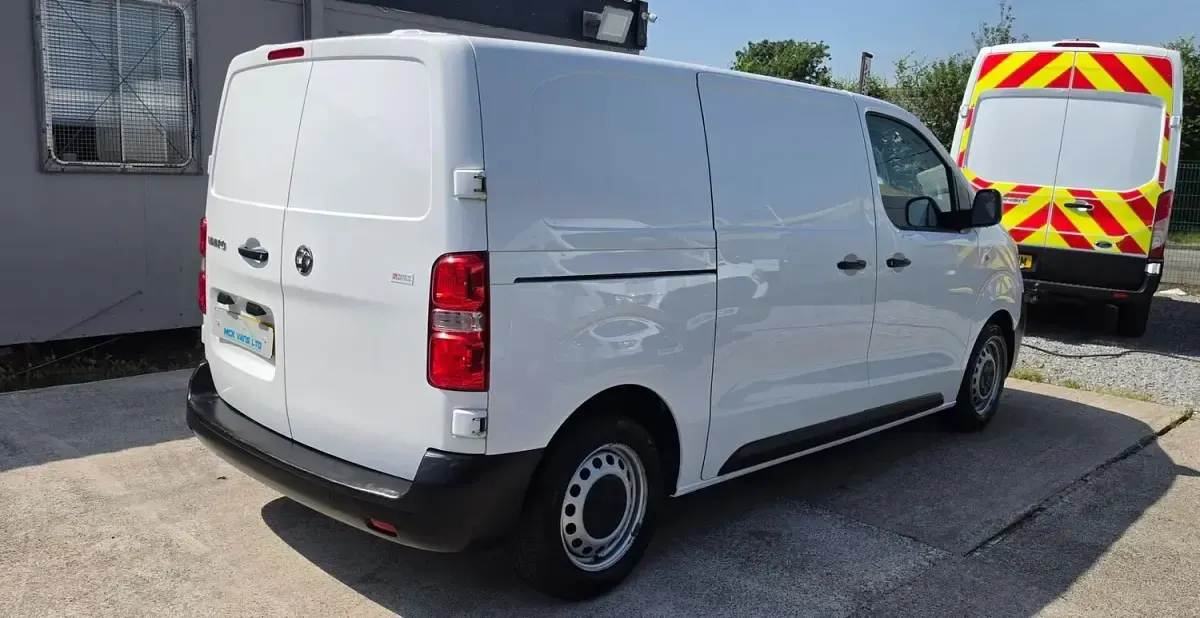 Used Vauxhall Vivaro Edition 100 HP (73 kW) 2021 White MPV