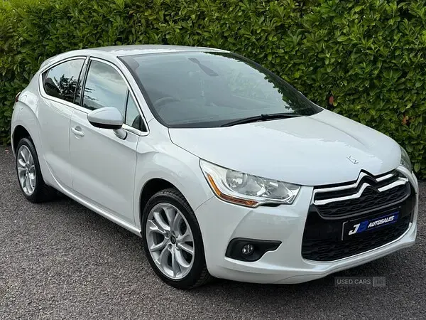Used Citroën DS4 Start 115 HP (84 kW) 2013 White Hatchback
